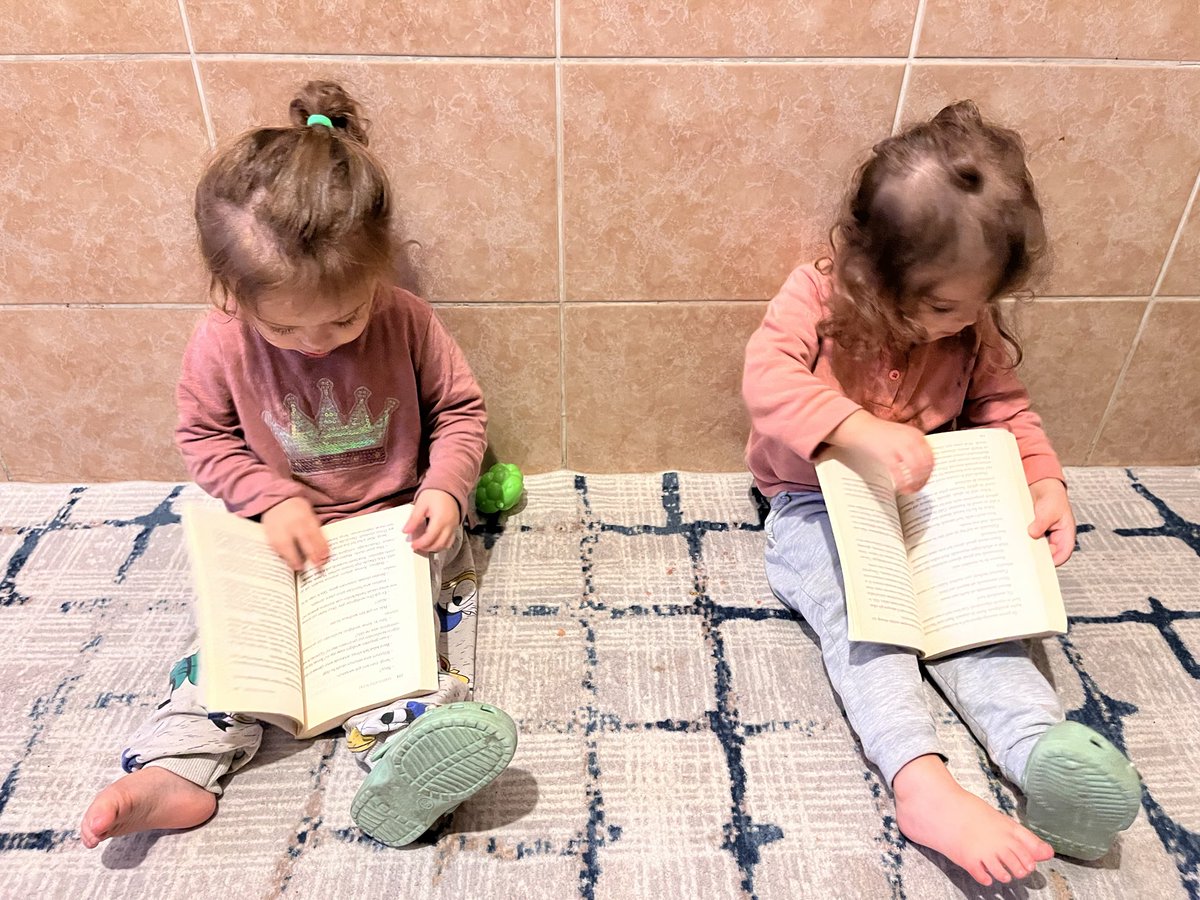 nejlaakkyn's tweet photo. “İnsan bakınca anlıyor… Bazen insanı değil, terliği bile tamamlayan biri çıkıyor. Seninle biz de böyle olabilirdik aptal. 😂” https://t.co/i3Ss1sznTk