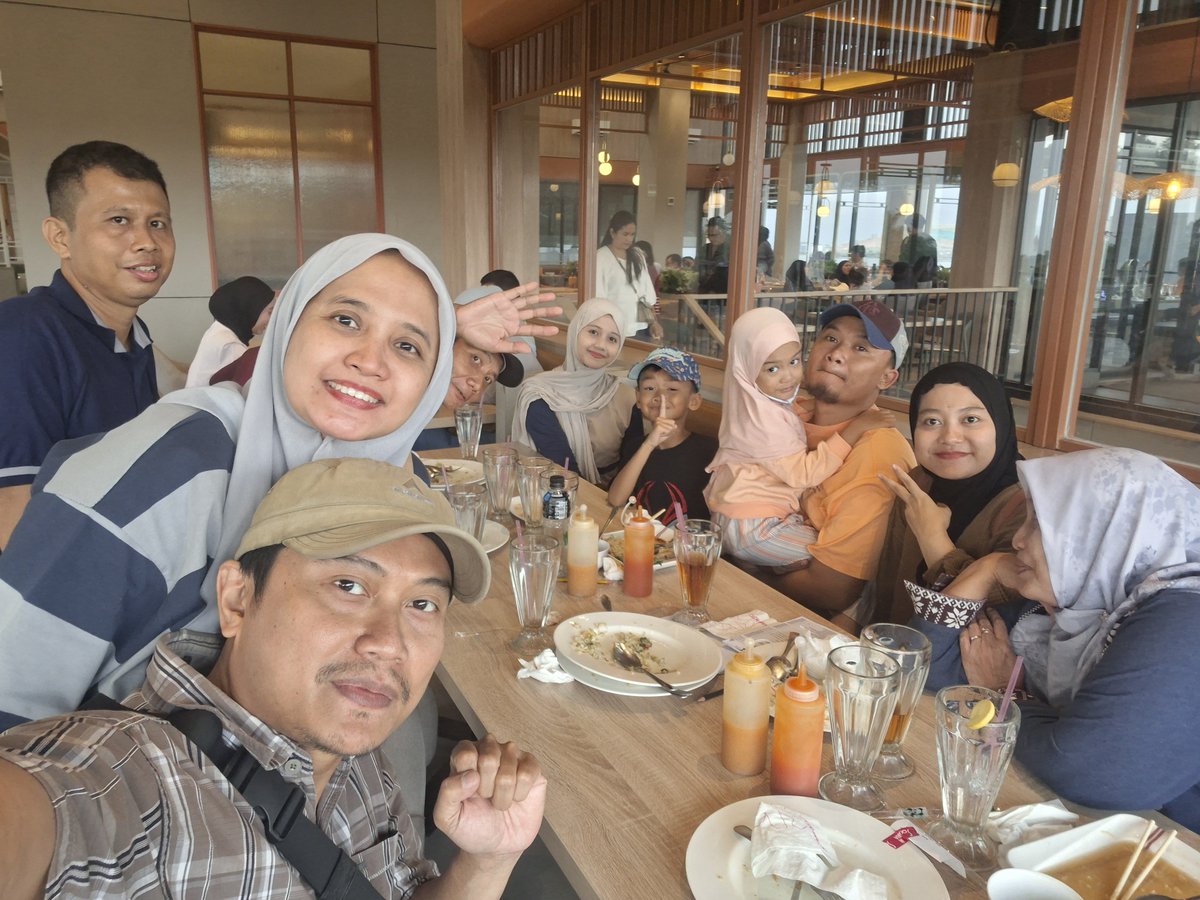 Pututadhik43's tweet photo. @samsungID Merayakan ulang tahun keponakanku Calista di Sentul (Solaria) ,@samsungID #ShapeofNewTrend #GalaxyZFold8 #FoldTheDoubt #NewSelfieTrend https://t.co/3yLZZM85eO