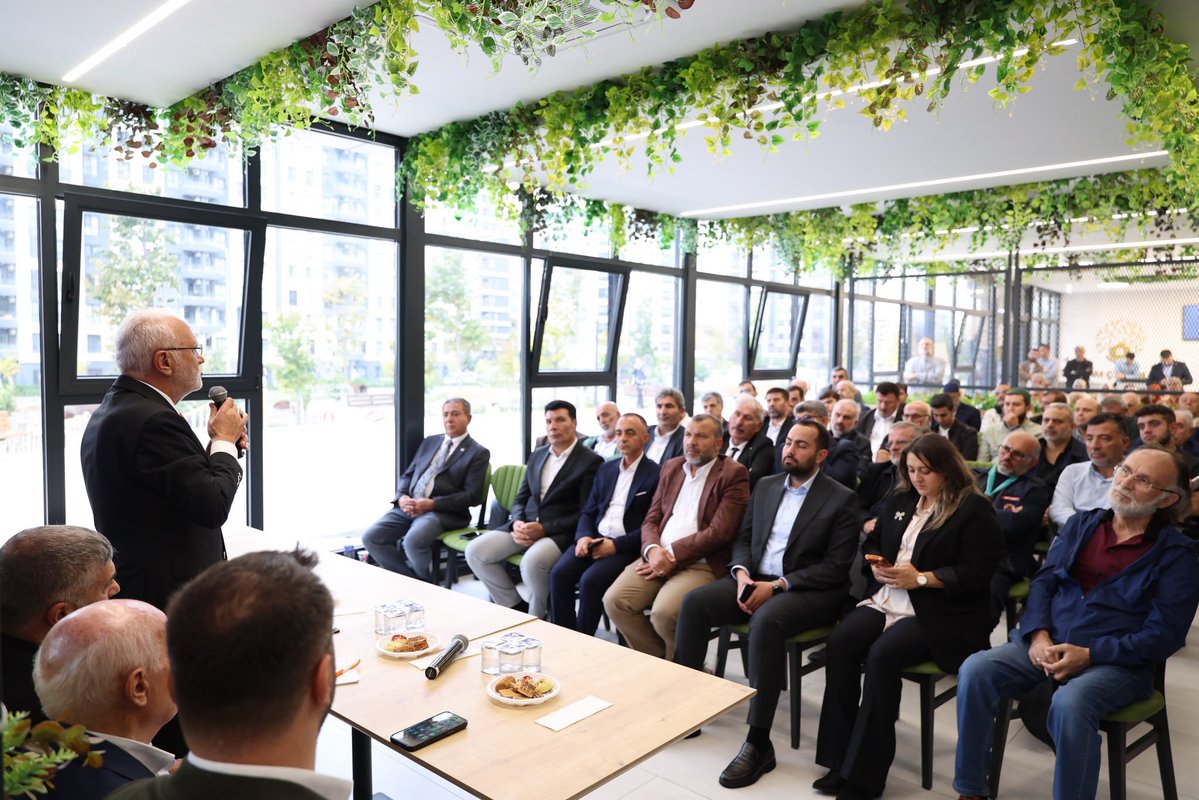 abalin's tweet photo. “Türkiye Yüzyılı Buluşmaları İstanbul” programımız kapsamında Genel Başkan Vekilimiz Sn. Mustafa Elitaş ile birlikte ilçemizin STK temsilcileri ve kıymetli muhtarlarımızla bir araya geldik.

Başakşehir’imizin ihtiyaçlarını, ilçemizde yürütülen çalışmaları ve önümüzdeki döneme ilişkin değerlendirmelerimizi istişare ettik, Sayın Genel Başkan Vekilimizin değerlendirmelerinden istifade ettik.
Şehrimizin nabzını sahada tutan muhtarlarımızın ve sivil toplum kuruluşlarımızın görüş, öneri ve katkılarını dinledik.

Başakşehir’imizin gelişimine ve hemşehrilerimizin beklentilerine yönelik çalışmalarımızı; istişare, ortak akıl ve güçlü iletişim anlayışıyla sürdürmeye devam edeceğiz. @mustafaelitas