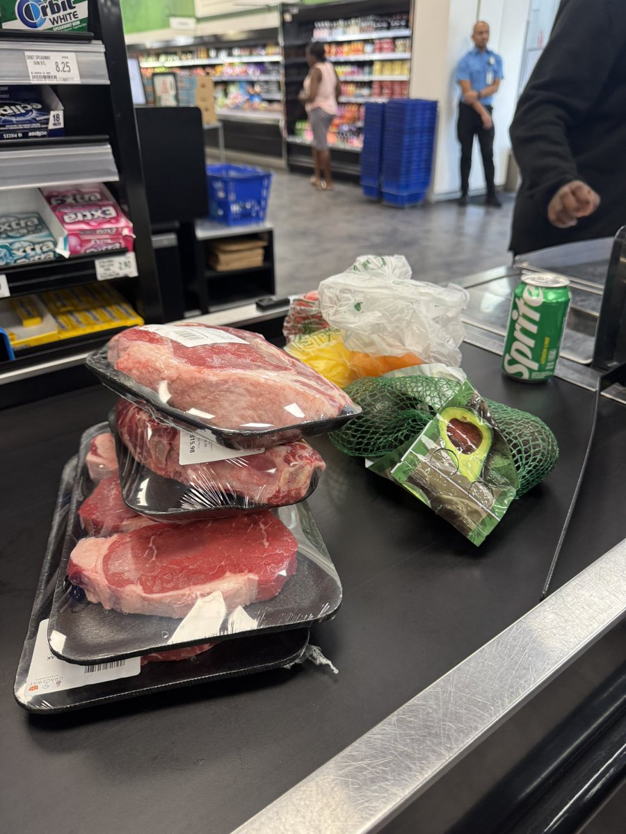 WillTimberlake_'s tweet photo. Perfect Saturday: 

Paddle boarding with Turtles 
Some Work 
Gym 
Buy Steaks 
Chill + light work 
Cook steaks 
Eat steaks 
Bed 

What a life man https://t.co/pRTIjNtt0n