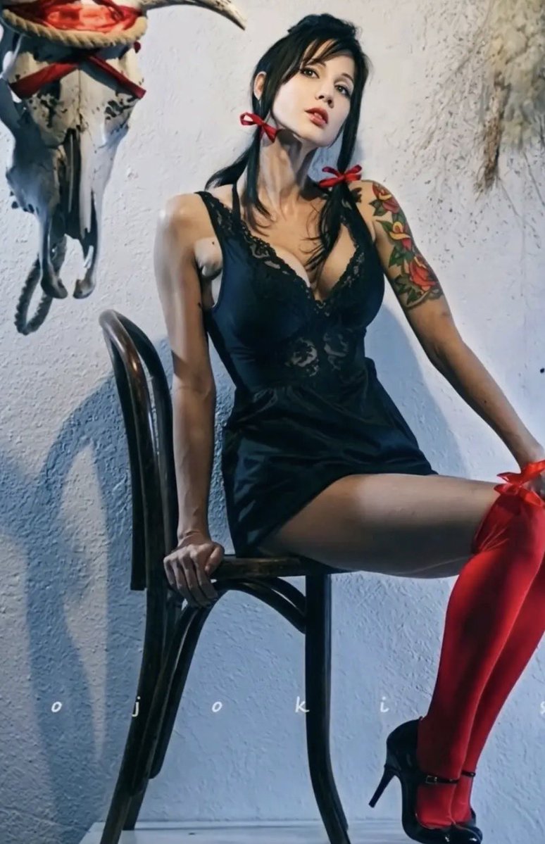 UncleCreepy's tweet photo. It is with deep sadness that we say goodbye to a shining light. Known throughout the horror community as Kreepazoid Kelly, @KellyBarlow1111 has finally succumbed to cancer. Lots of love, kiddo. I don’t think I’ve ever seen anyone fight as hard as you did. You’ve earned your rest. https://t.co/3ZC0kXVFvf