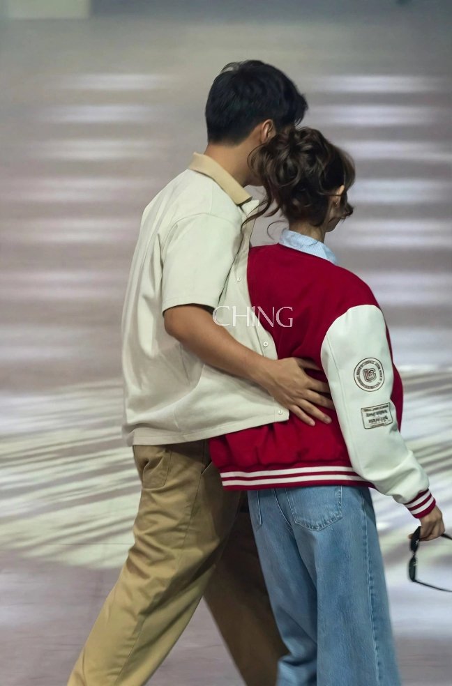 mitchgllrm's tweet photo. Naka 4k resolution to beh! 😭

JMFYANG WEAR THE MOMENT
JMFYANG WEAR THE MOMENT
#SOFIASMITHRunwayChic
#JMIBARRAStyleInEveryMove https://t.co/gKnL2jCppP