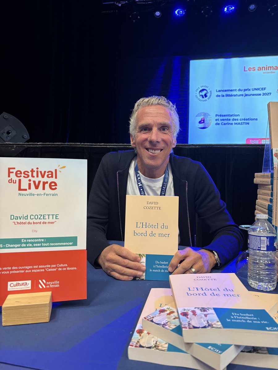 DavidCozette's tweet photo. « L’hôtel du bord de mer » en tournée dans le Nord, dans la région lilloise 📖

Et toujours en vente sur les sites habituels, Cultura, F’NAC, Amazon… https://t.co/qAgjrfhh3F