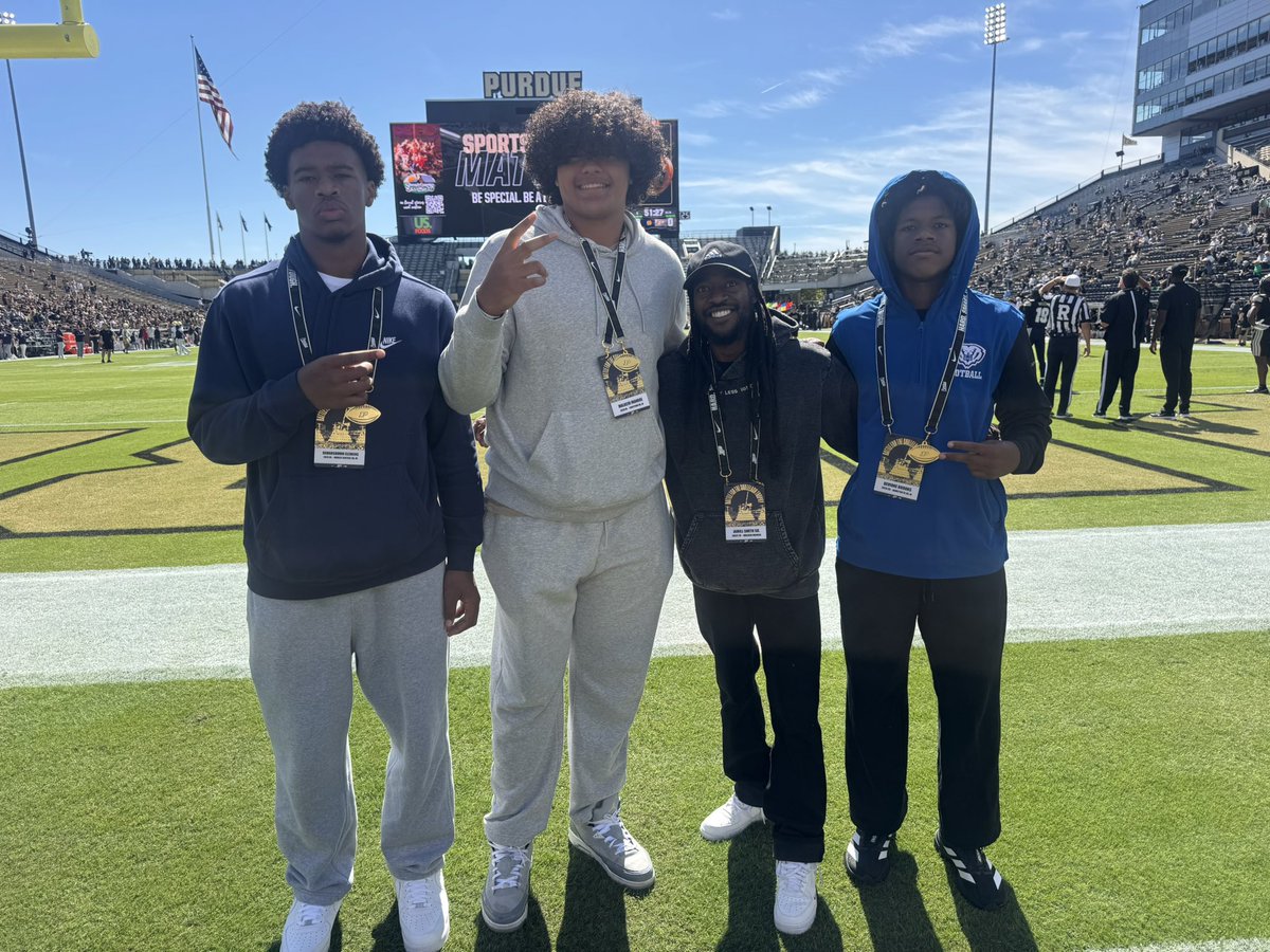CoachMillz_'s tweet photo. Purdue with the youngboys! I promise when I played I never felt small lol. I still don’t think I’m small these boys just big as hell 😂 
•
•
Demarshuwn Clemens 6’4 245 28 DL
Malachi Monroe 6’6 310 28 OL/DL
Devione Brooks 6’ 170 29 CB https://t.co/ccbOEgEzde