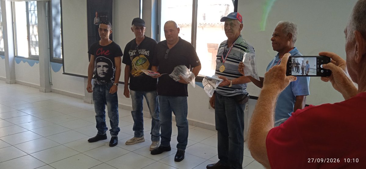 onielalvarezc's tweet photo. Realizado acto nacional por el día del radioaficionado cubano.
#Cntv
@tvCaibarien 
#RadioCaibarien https://t.co/kYFrdtZoeq