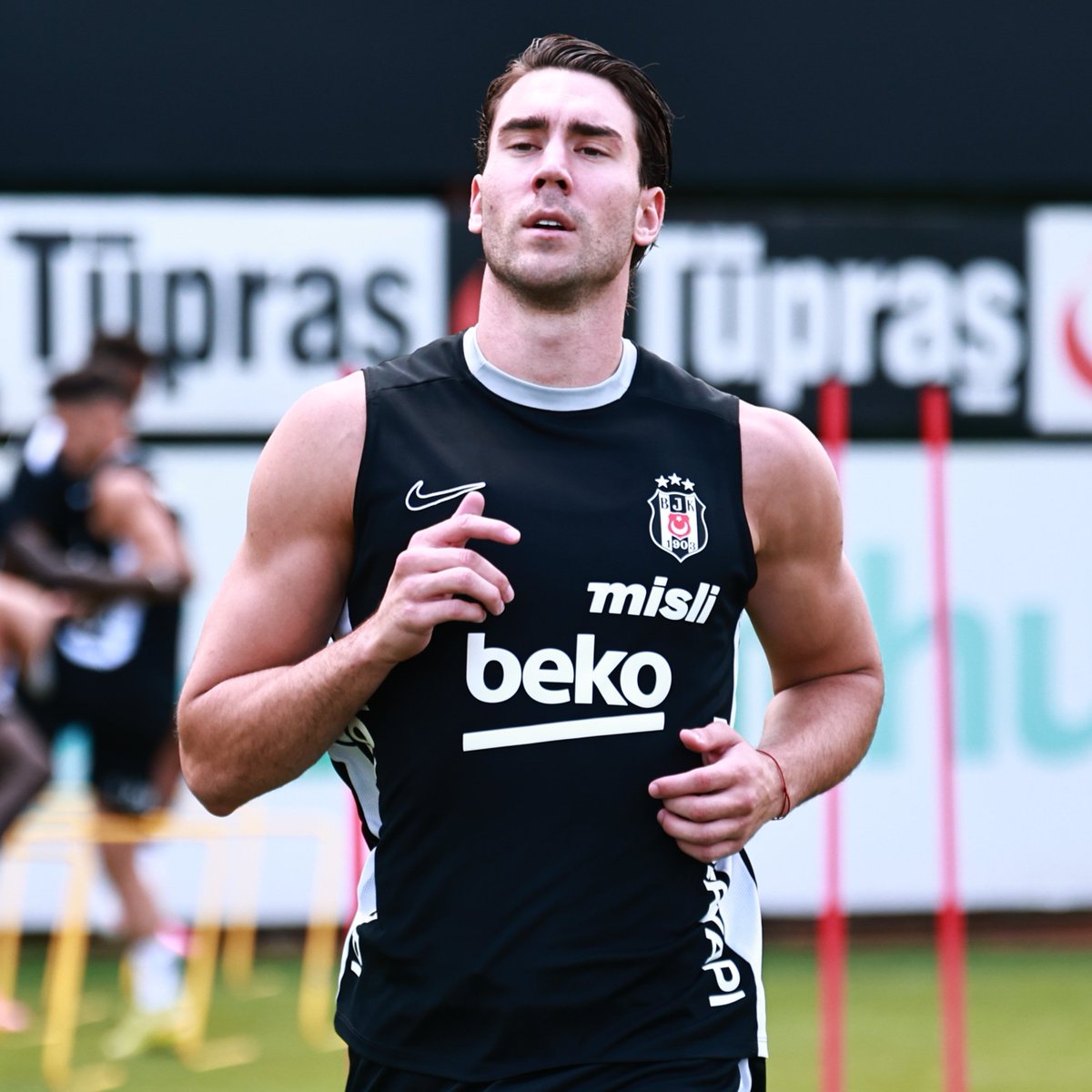 bpthaber's tweet photo. Turgutluspor Teknik Direktörü Zeynep Mestan: 

"Turgutluspor'a birini transfer etme şansım olsa o isim Dusan Vlahovic olurdu. 

Yaşı genç, büyük bir transfer. Beşiktaş çok iyi bir takım." https://t.co/Z03ykHWl6F