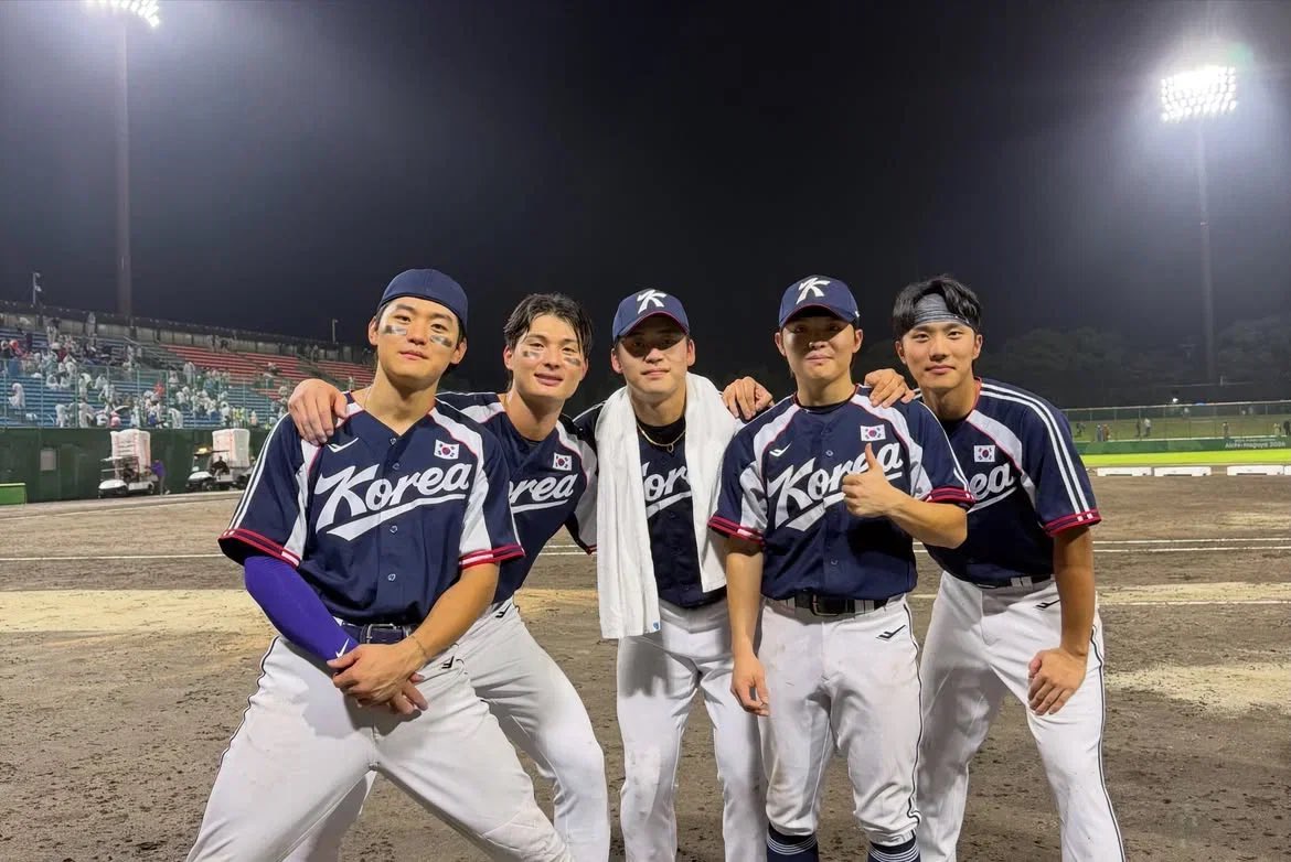 mylanders2's tweet photo. 국대03즈 https://t.co/ZStIEGm3QT