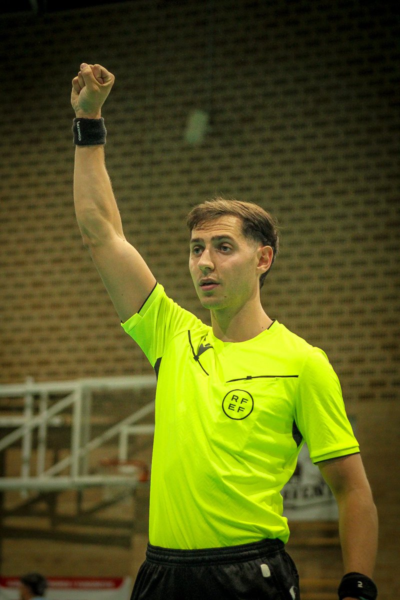 CoGAFS's tweet photo. 🏆 Copa de España | Eliminatoria Previa
👥 Adrián Sanz / Miguel Cazón
👤 David Calvo
@VQfutsal 🆚 @RiverZamoraFS
📸 @erm_photo_ IG
#futsal #aretofutbola #futsalreferee #villaquilambre #cogafs https://t.co/9PD6zP0aX7