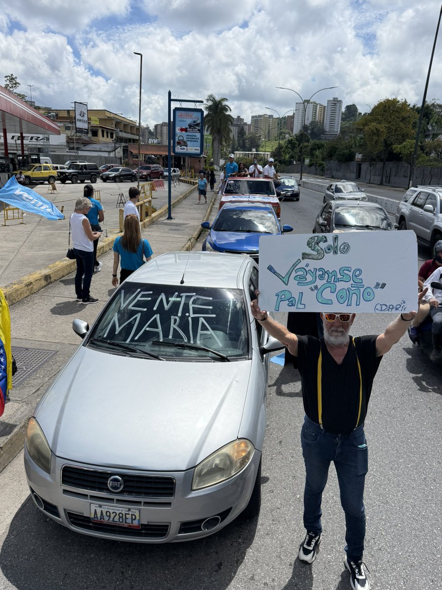 FabioLValentini's tweet photo. Este es el sentimiento nacional desde San Antonio de los Altos al unísono en todo el país:

@MariaCorinaYA VENTE YA!

ELECCIONES PRESIDENCIALES YA!

VÁYANSE PAL’COÑO 🇻🇪 https://t.co/PX6HuFDUUg