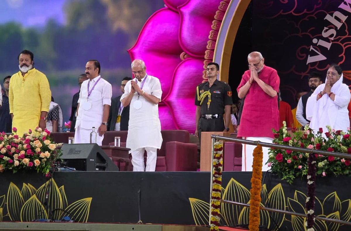 KeralaGovernor's tweet photo. Hon'ble Governor Shri Rajendra Vishwanath Arlekar participated at 'Viswa Seva Dinam', 73rd Birhday Celebrations of Mata Amritanandamayi Devi at Amritapuri, Kollam today.  humanitarian initiatives of Amrithanandamayi Mutt were launched by the Hon'ble Vice-President of India Shri. C. P. Radhakrishnan at the function where Chief Minister of Keralam, Shri. V. D. Satheesan was also present along with a few union and state ministers.