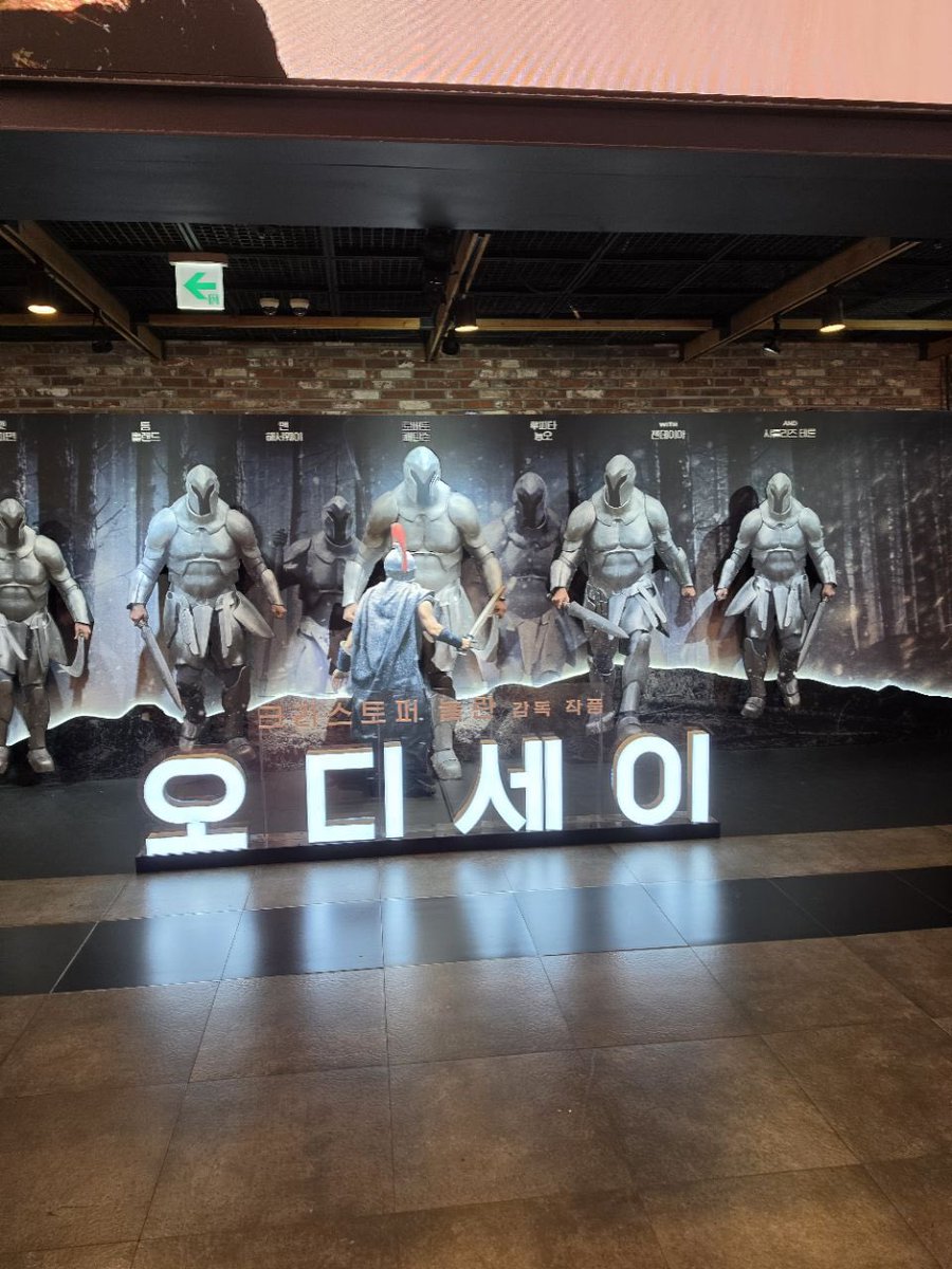 riizetalk's tweet photo. 🪨💬 • 260927 
[11:59 PM KST] 

met some briize? naturally in a long time so it was fascinating 

if we meet naturally you can probably just greet while saying it's been a long time~ 

goat 

i wanted to watch it though 

for people who haven't seen it please be sure to watch 

be careful on your way home ~