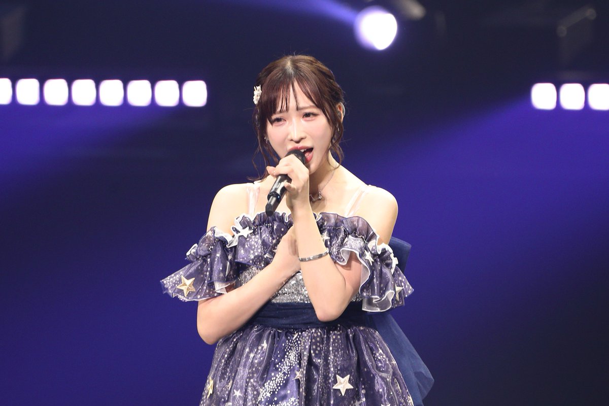jcast_news's tweet photo. #AKB48 のコンサート #AKBサンコンコン を取材してきました。記事は改めて。
最終公演「推しが『好きish』コンサート」では、ファンが申し込んだ「推し席」の応募数でランキングを決定。その順位がセットリストや演出にも反映される趣向です。
その上位メンバーを写真で👇

🥇佐藤綺星さん「ファースト・ラビット」
🥈小栗有以さん「愛の存在」
🥉伊藤百花さん「呼び捨てファンタジー」
4位 倉野尾成美さん「草原の奇跡」
（続く）