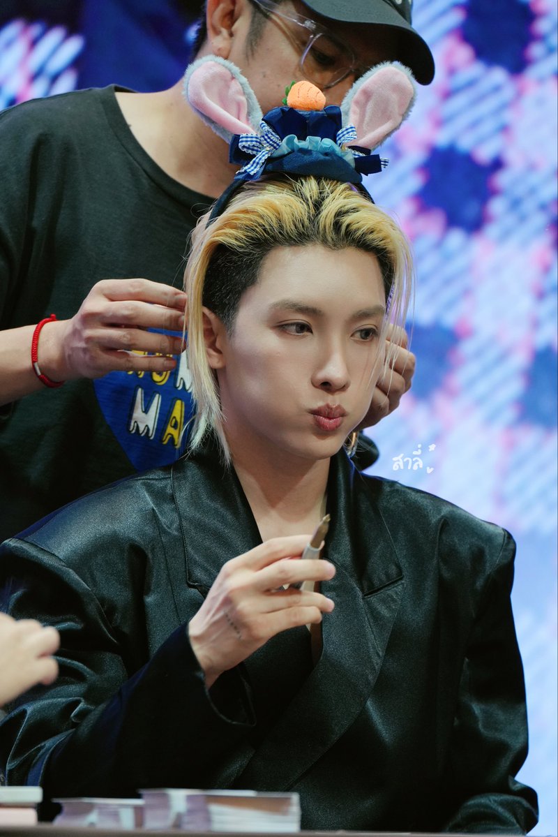 weirdo_sally's tweet photo. 🐰😗
Noeul Fansign In Macau
#NoeulFSMemoryInMO
#NoeulNuttarat #MagentaBoy #BoNoh https://t.co/2X5jt91mcK