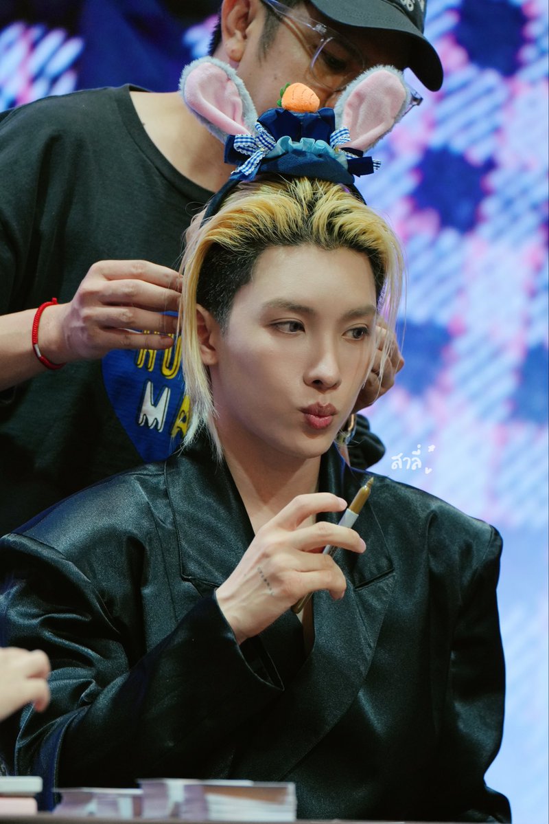 weirdo_sally's tweet photo. 🐰😗
Noeul Fansign In Macau
#NoeulFSMemoryInMO
#NoeulNuttarat #MagentaBoy #BoNoh https://t.co/2X5jt91mcK
