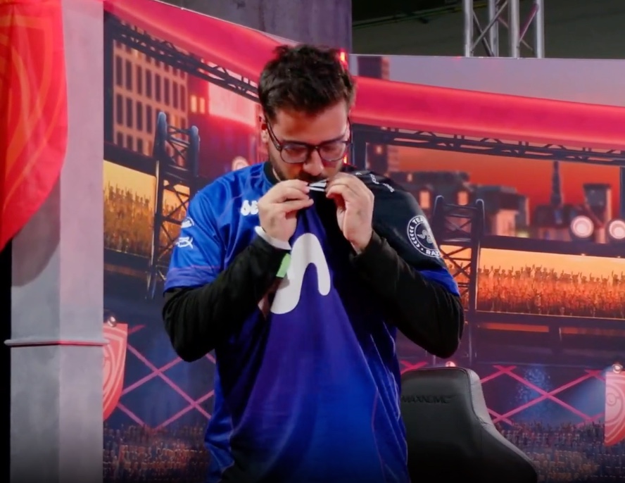 MovistarKOINOW's tweet photo. ERIC ES EL CAMPEÓN DEL REGIONAL DE FRANKFURT. 🥇 https://t.co/aoGYVmRySv
