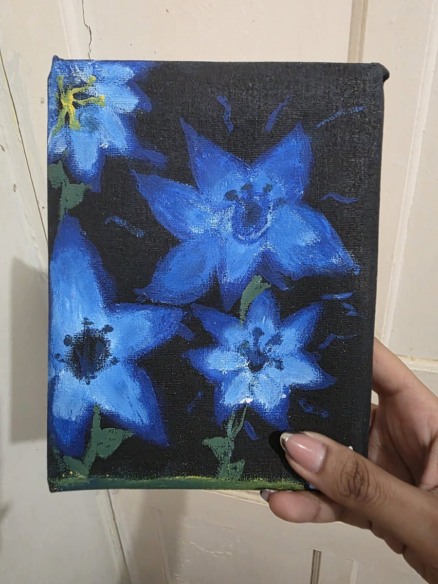 rkivedisco's tweet photo. minha irmã caçula veio com "posso usar um pouco das tintas dos leques pra fazer um desenho pra você?" e eu "tá né?" pensando que ela ia fazer um coração ou sei lá 

eis que ela me volta com ISSO https://t.co/09lUQZL1eB