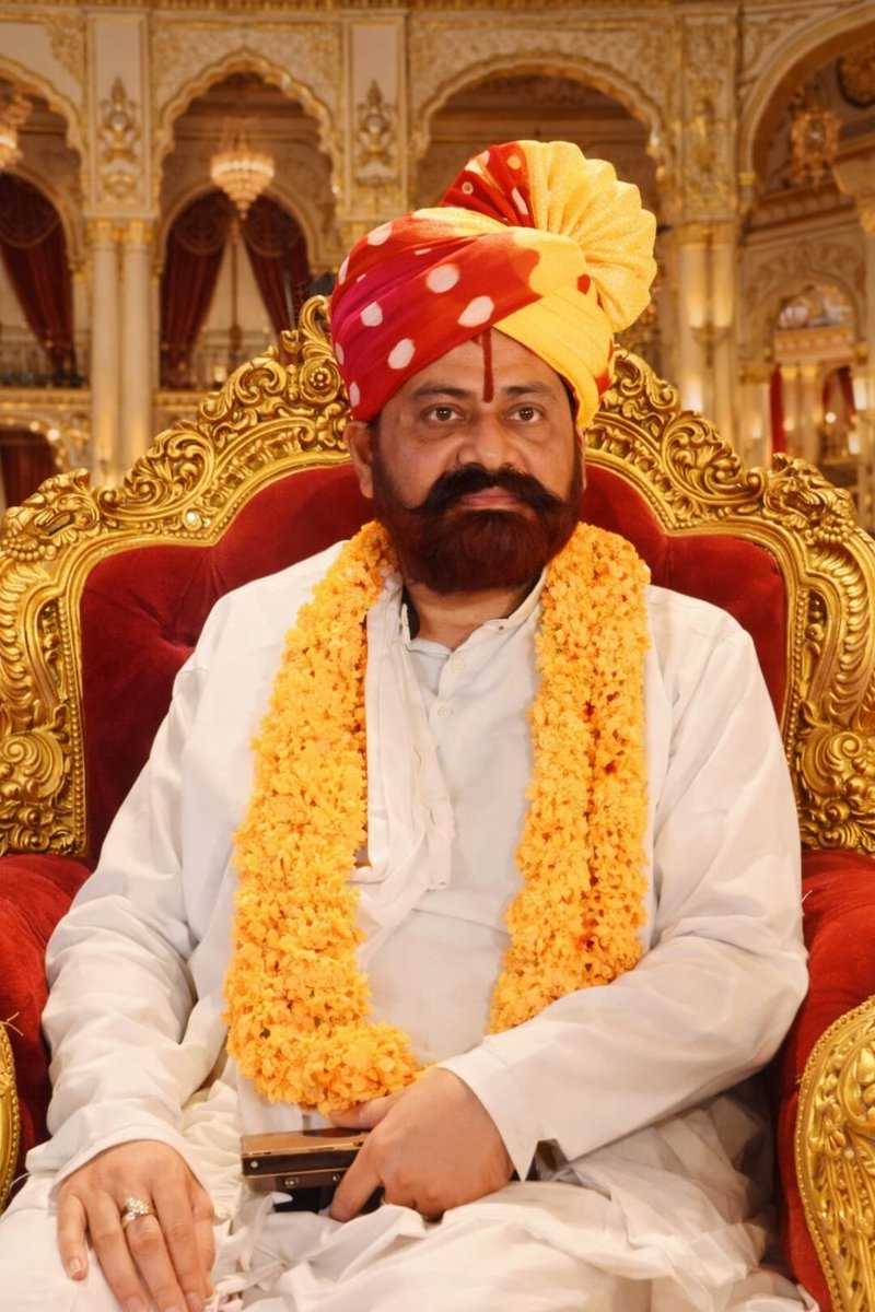 phalhari999's tweet photo. अखिलेश जी, इतना तो राजनीति में निपुण हो ही गए हैं। कौन अपना हैं, कौन पराया हैं। वह अब पहचान जाते हैं।
धीरे धीरे कूटनीति भी जान जाएंगे। रही बात रणनीति की, तो 2027 विधानसभा चुनाव रणनीति के तहत ही लड़ेंगे। 
बीजेपी की उल्टी गिनती शुरू हो गयी हैं। रही बात चुनाव आयोग की, तो हम लोग.... https://t.co/Izv7JuACZj