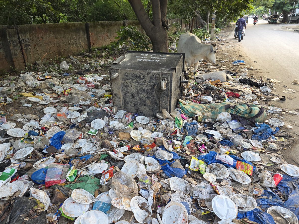 RWAGURUGRAM's tweet photo. The root cause is ancient Municipal act which is centred around councillors and has no meaningful role for genuine resident bodies like RWAs.
For name sake ward committees are formed where councillors have added friends and family instead of RWAs

MCG and netas will never agree for it because they will not be able to siphon public funds if public is supervising the spending.

ZERO Hope of change but let's keep fighting for lost cause 😬