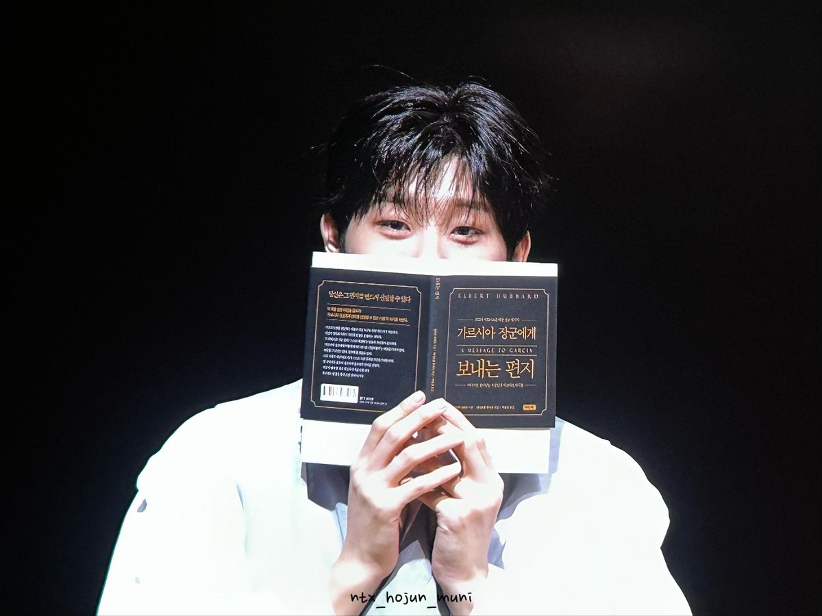 ntx_hojun_muni's tweet photo. 26.09.27 프리뷰
한복 호준이 🤍🩶 너무 멋진 유생 도련님  ~~🫶🏻

#NTX #엔티엑스 
#HOJUN #호준 https://t.co/k6X7fdRwmY