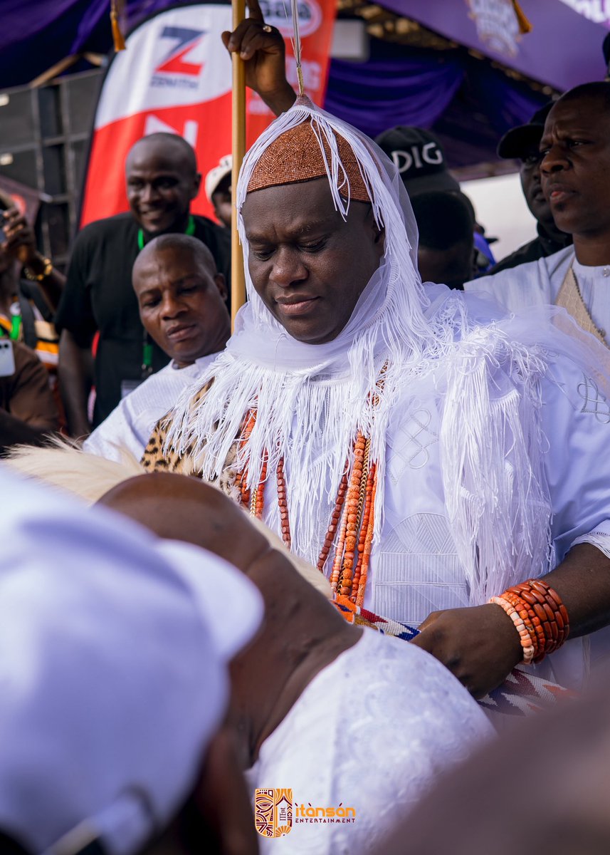 itansanartfest's tweet photo. The Aare Crown is more than a crown — it is a symbol of the continuity of Ife’s sacred kingship. Worn during Olojo, it carries generations of tradition, meaning and stories, with every detail adding to the legacy of the throne. 

#olojofestival2026 #ExperienceOlojoFestival https://t.co/K9zBrmNf99