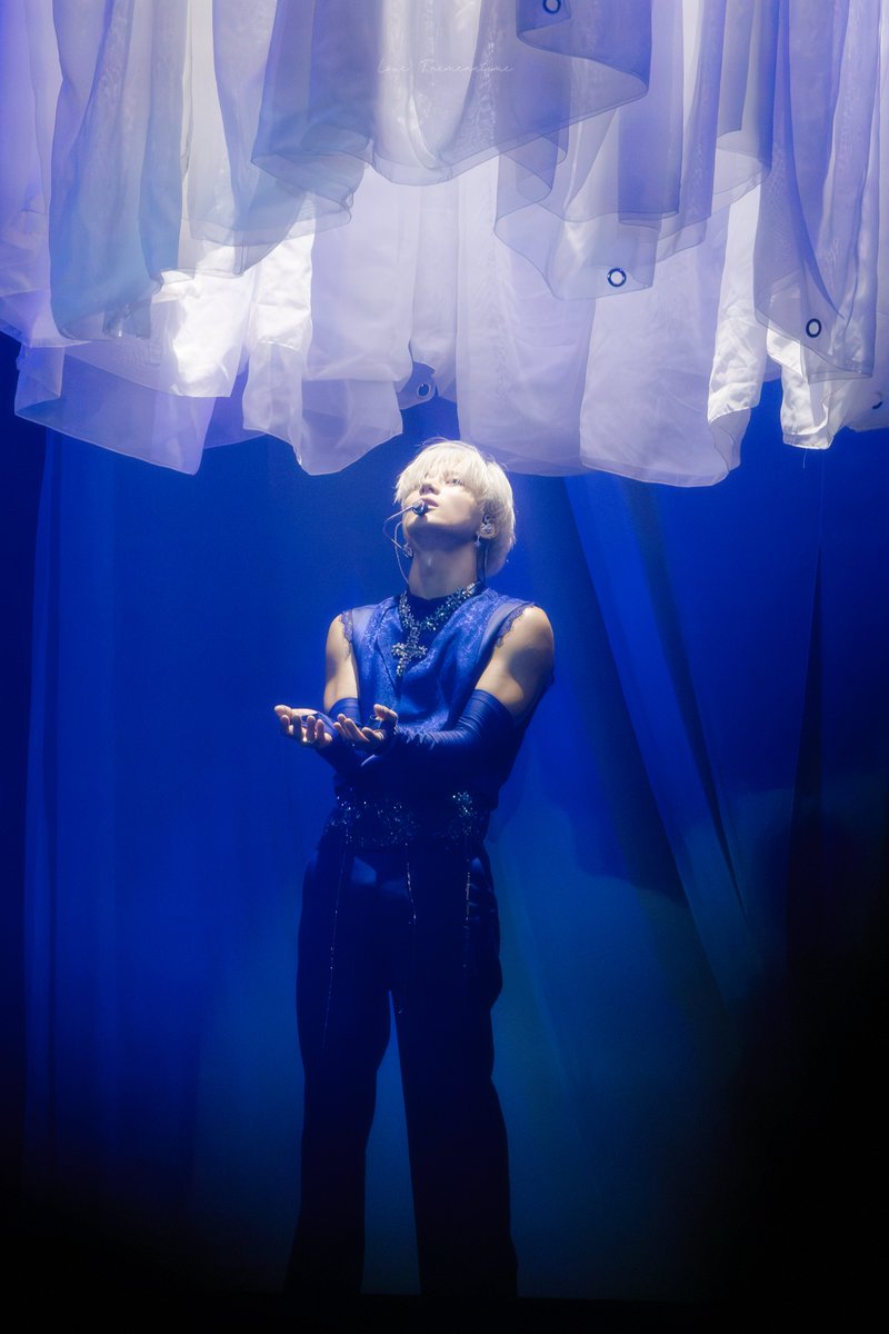 TAEMIN_time718's tweet photo. 260918-20 TAEMIN WORLD TOUR <LiMiNaL> in SEOUL

#TAEMIN #태민 #LiMiNaL https://t.co/bcA3EwkU9a