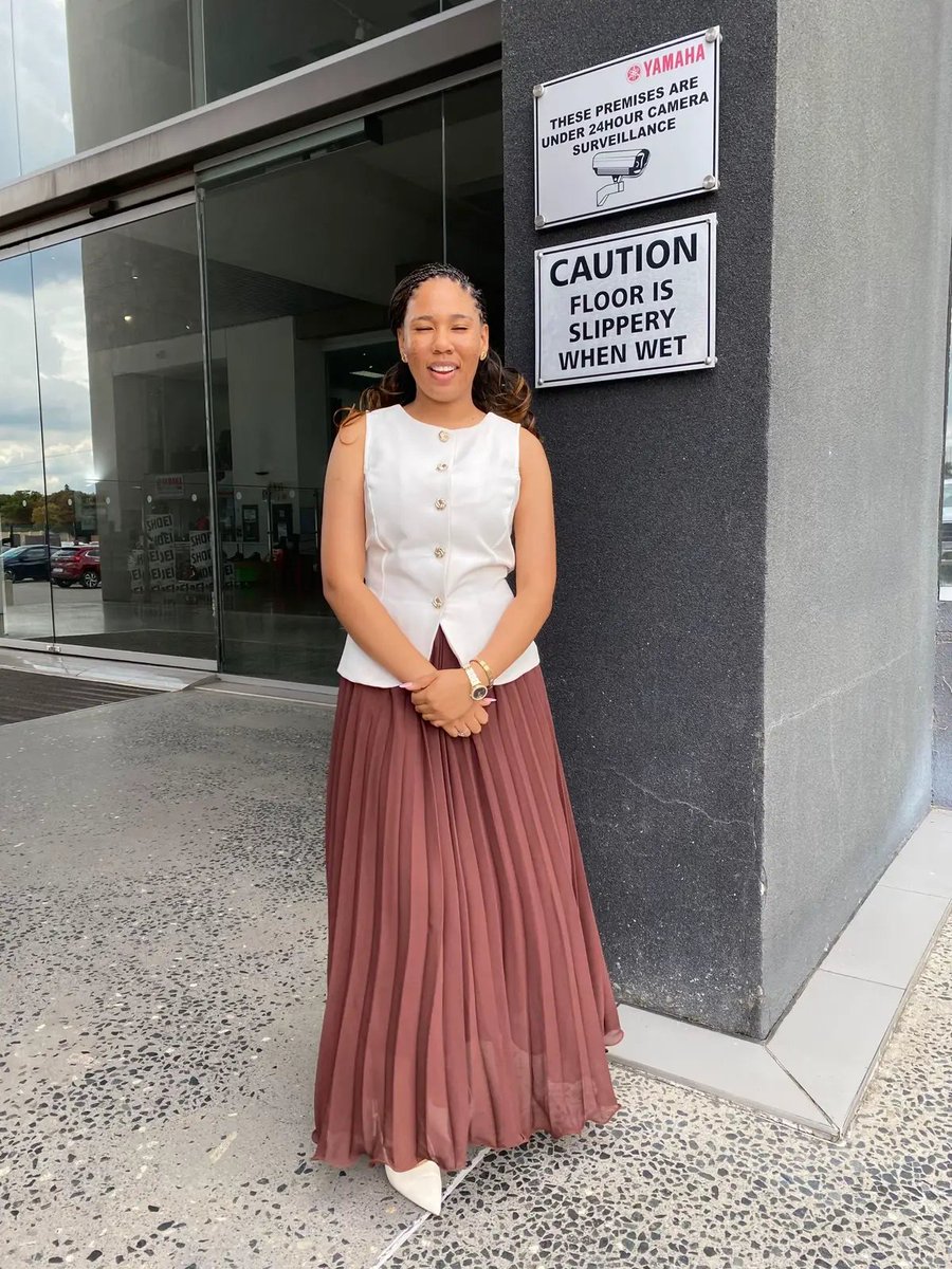 bellabion's tweet photo. Happy Sunday guys ☺, reporting back to Twitter for my daily 500k impressions hustling 😭😭 https://t.co/24gg3djC9N