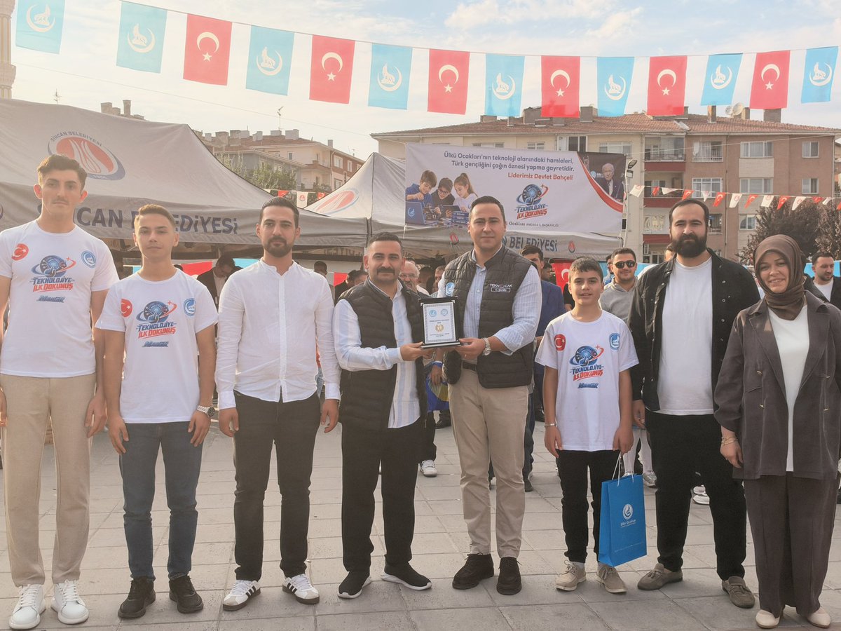 canberksahin40's tweet photo. Ülkü Ocakları Ankara İl Başkanlığımız tarafından düzenlenen “Teknoloji İlk Dokunuş” etkinliğini ziyaret ettik.

İlçe Ocaklarımız bünyesinde özenle hazırlanan projeleri inceleyerek ekiplerimizle bir araya geldik, çalışmalarında başarılar diledik.

Geliştirilen projelerde ödül alan ilk üç ilçemiz başta olmak üzere tüm İlçe Ocaklarımızı tebrik ediyorum.

TeknOcak Kuşağı; Lider Ülke Türkiye’nin teknoloji seferberliğinde geleceği inşa ediyor. 🚀🇹🇷