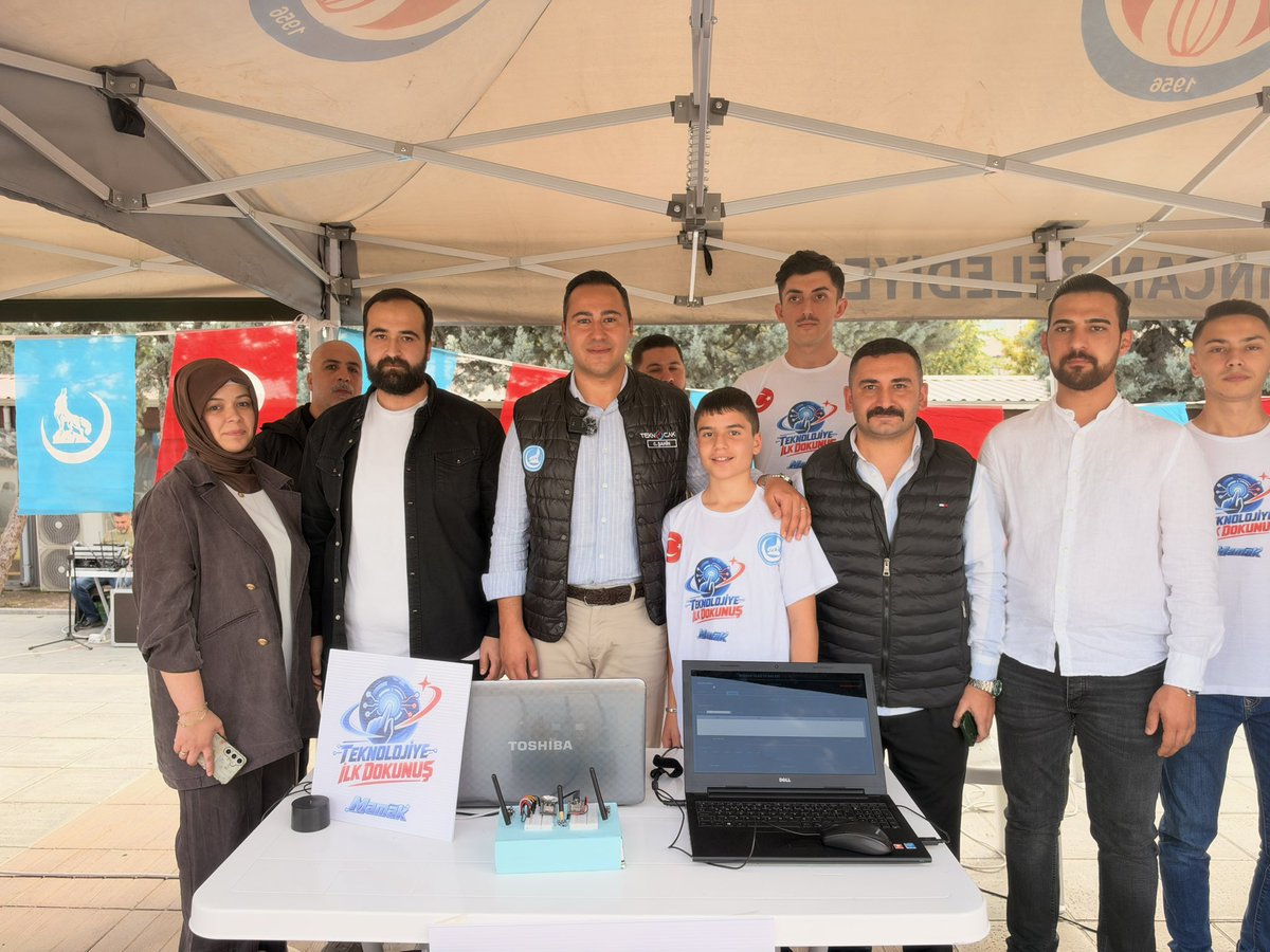 canberksahin40's tweet photo. Ülkü Ocakları Ankara İl Başkanlığımız tarafından düzenlenen “Teknoloji İlk Dokunuş” etkinliğini ziyaret ettik.

İlçe Ocaklarımız bünyesinde özenle hazırlanan projeleri inceleyerek ekiplerimizle bir araya geldik, çalışmalarında başarılar diledik.

Geliştirilen projelerde ödül alan ilk üç ilçemiz başta olmak üzere tüm İlçe Ocaklarımızı tebrik ediyorum.

TeknOcak Kuşağı; Lider Ülke Türkiye’nin teknoloji seferberliğinde geleceği inşa ediyor. 🚀🇹🇷