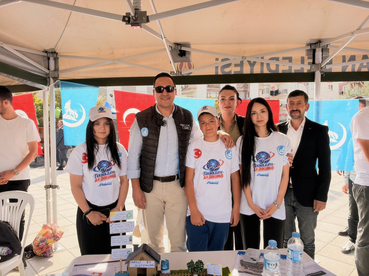 canberksahin40's tweet photo. Ülkü Ocakları Ankara İl Başkanlığımız tarafından düzenlenen “Teknoloji İlk Dokunuş” etkinliğini ziyaret ettik.

İlçe Ocaklarımız bünyesinde özenle hazırlanan projeleri inceleyerek ekiplerimizle bir araya geldik, çalışmalarında başarılar diledik.

Geliştirilen projelerde ödül alan ilk üç ilçemiz başta olmak üzere tüm İlçe Ocaklarımızı tebrik ediyorum.

TeknOcak Kuşağı; Lider Ülke Türkiye’nin teknoloji seferberliğinde geleceği inşa ediyor. 🚀🇹🇷