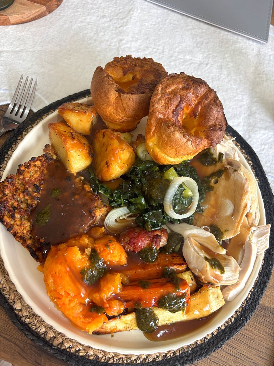 FoodNyt's tweet photo. Cold weather = a roast 😍 https://t.co/IgjfMb5q5L