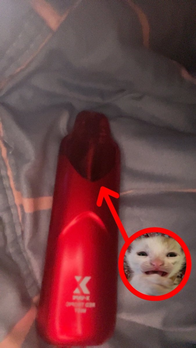 porcelaintic's tweet photo. / its bright red https://t.co/yF2myE2z0n