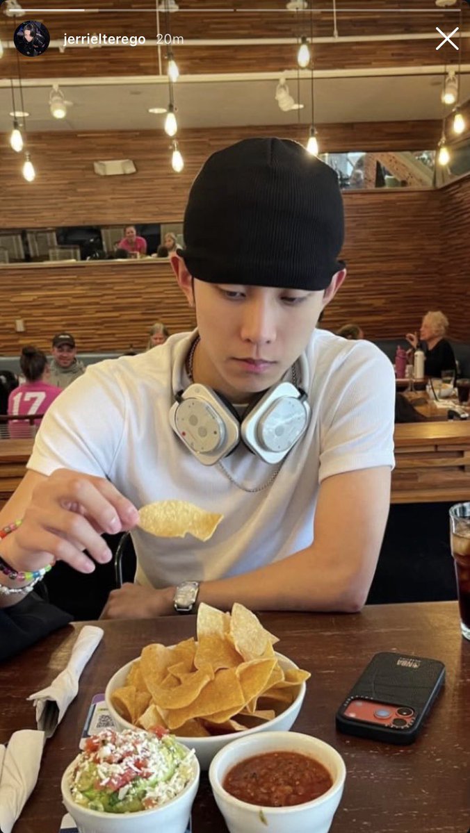 eiryul's tweet photo. #nyulrul diajak brunch ceritanya https://t.co/ghWBYl3V7S