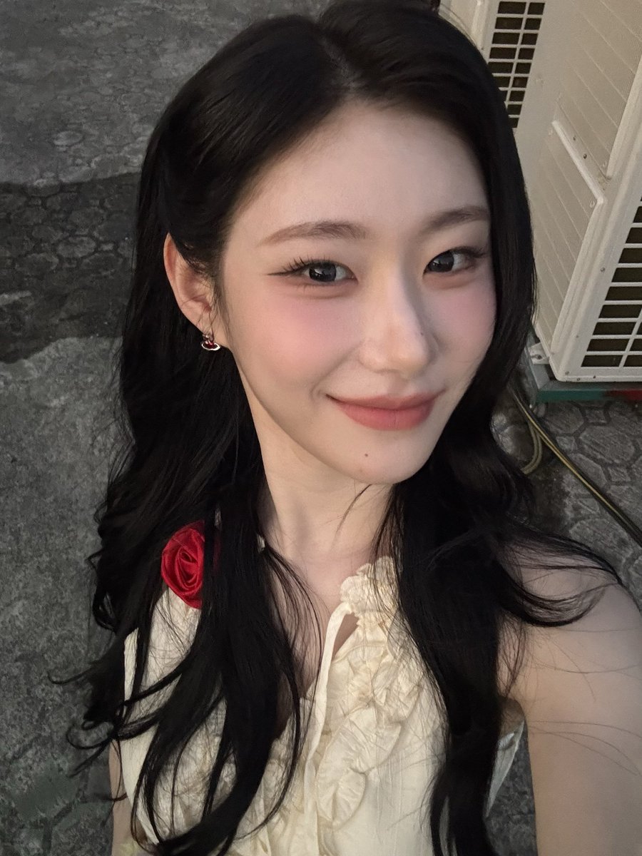 chaerbbl's tweet photo. [270926] 🦊🫧 23:35 KST 💬

y/n 

the weather was so nice today too~ and i finished everything up well

📸 x11

i did princess hair today

i kinda liked how my face looked today, so i was going to go live.. but because of this and that.. i filmed a challenge instead!! https://t.co/L07d7kuPdl