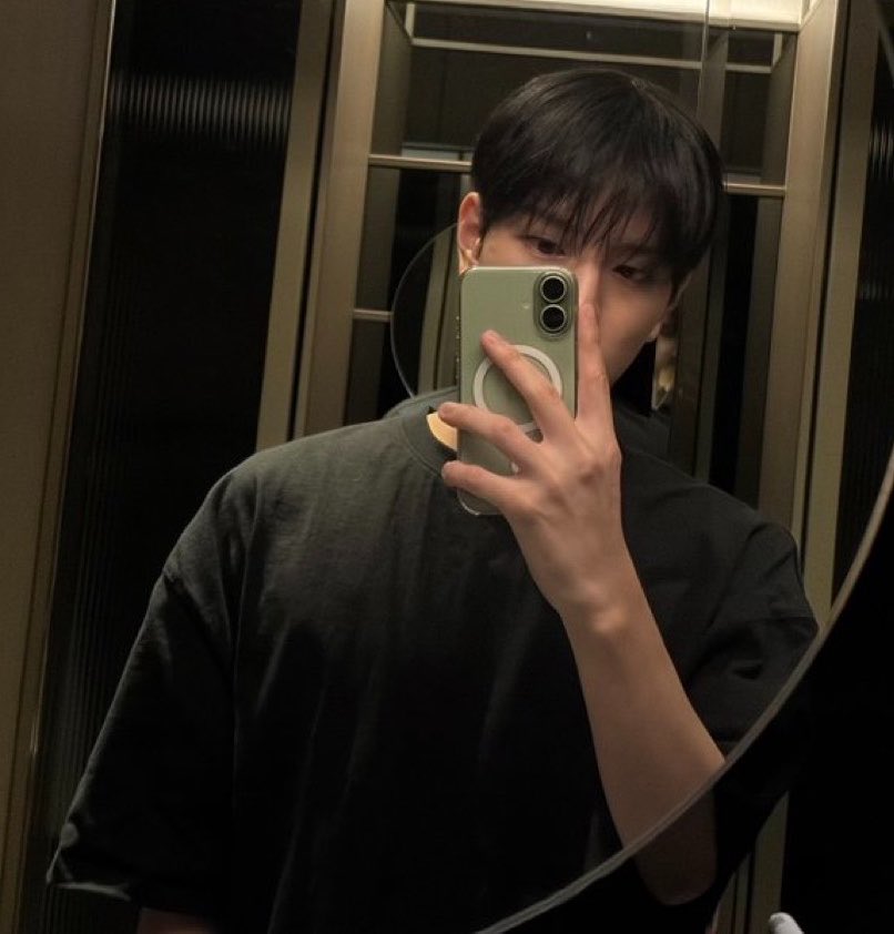 seungjinHQ's tweet photo. omega bf / alpha bf https://t.co/RMbu920jDa