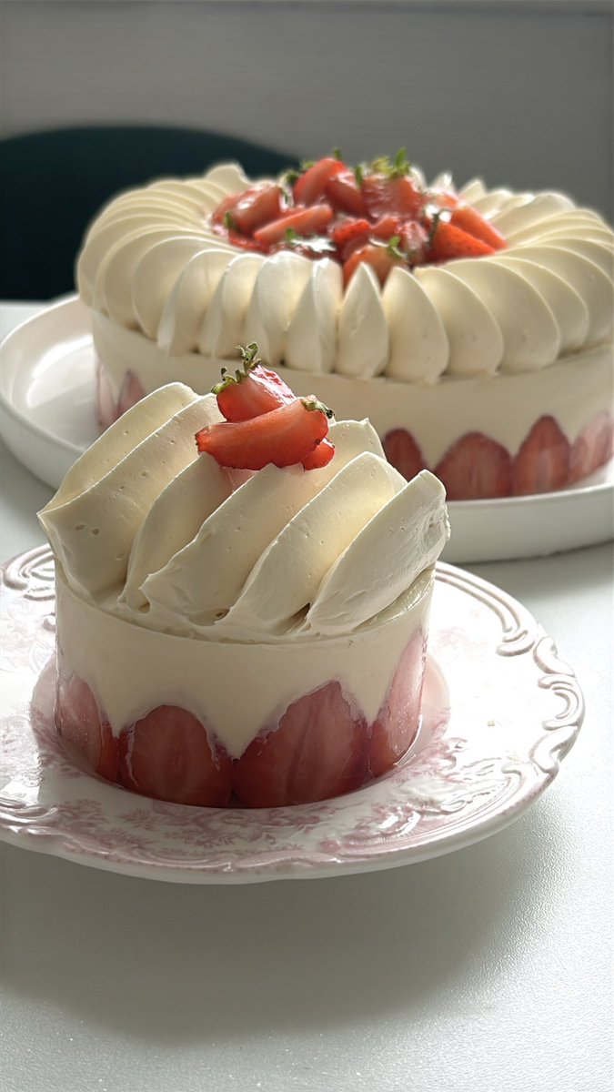 sissll's tweet photo. mes petits fraisier du jour <3 https://t.co/RAqsD659gr