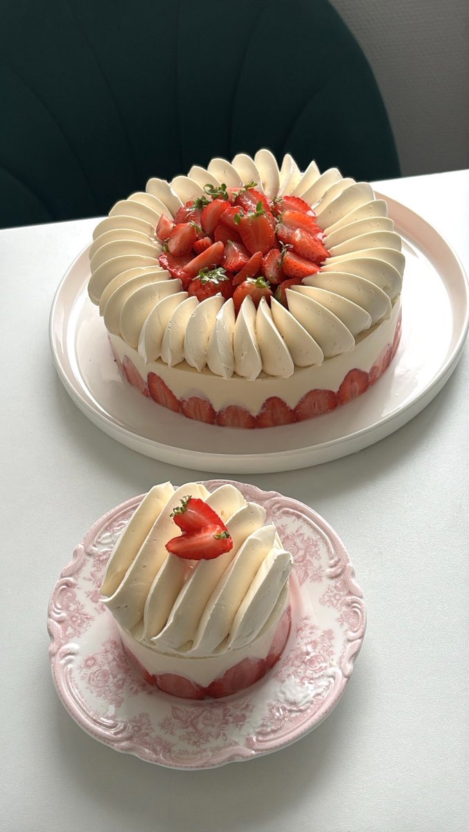 sissll's tweet photo. mes petits fraisier du jour <3 https://t.co/RAqsD659gr