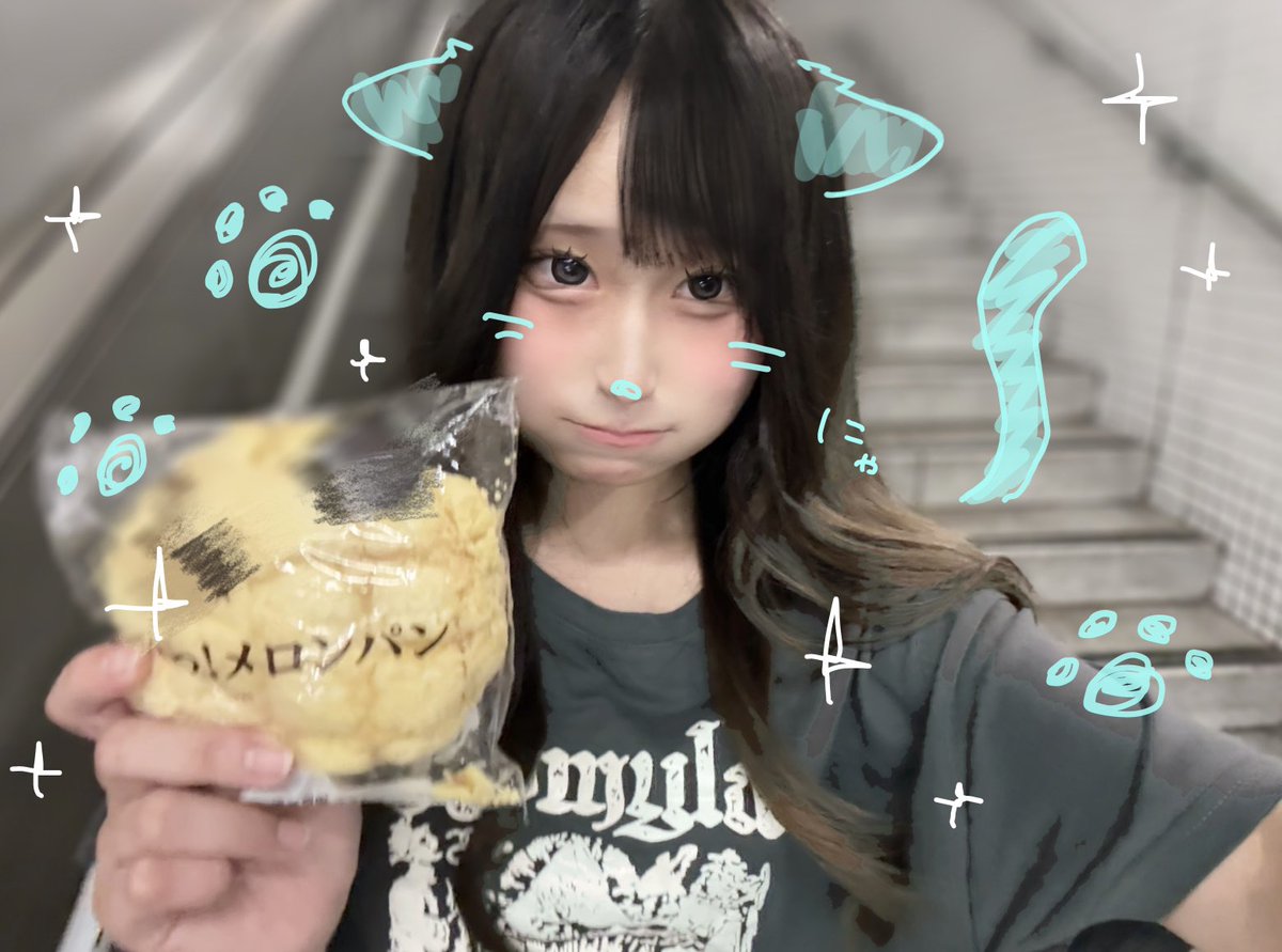 candy__coro's tweet photo. 今日の相棒はメロンパンだにゃ🍈🍞

#コンカフェ #自撮り界隈 #いいね返し https://t.co/clz4pcXJEt