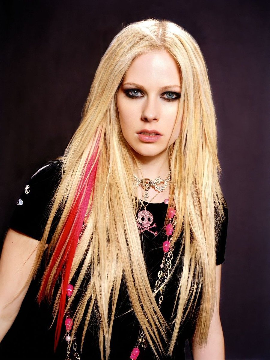 BSidesTV's tweet photo. Happy 42nd birthday to the OG punk pop princess! Have the best day Avril Lavigne! 👑 🧁 https://t.co/P4aKl1qTJ0