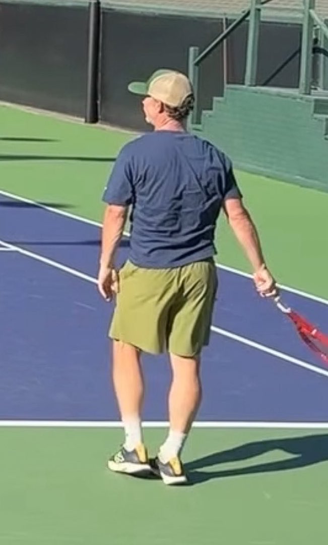 breezycore_'s tweet photo. unc peepaw people’s princess oomf TENNIS PRO average everyday icon returns. stay mad. stay mystified https://t.co/mYHvHe4wT6
