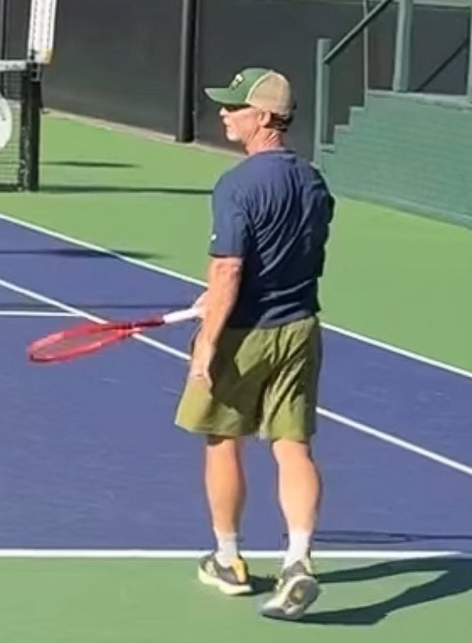 breezycore_'s tweet photo. unc peepaw people’s princess oomf TENNIS PRO average everyday icon returns. stay mad. stay mystified https://t.co/mYHvHe4wT6