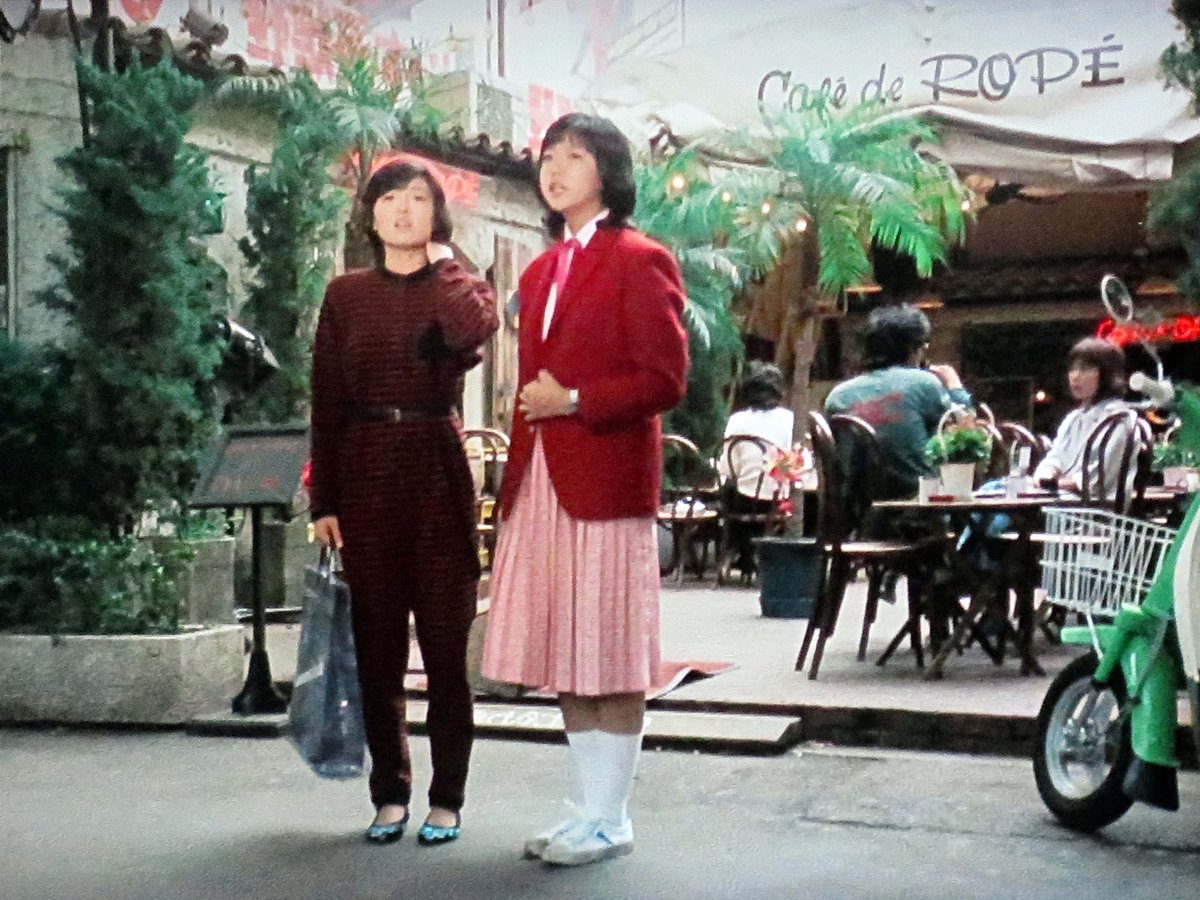 busuharu's tweet photo. カフェ・ド・ロペ（Café de Ropé）

①Gメン'75「スカート切り裂き魔」（第286回）
②生徒諸君！「メリーX'マス！友情に乾杯！」（第15回） https://t.co/tW2Wew2qYz