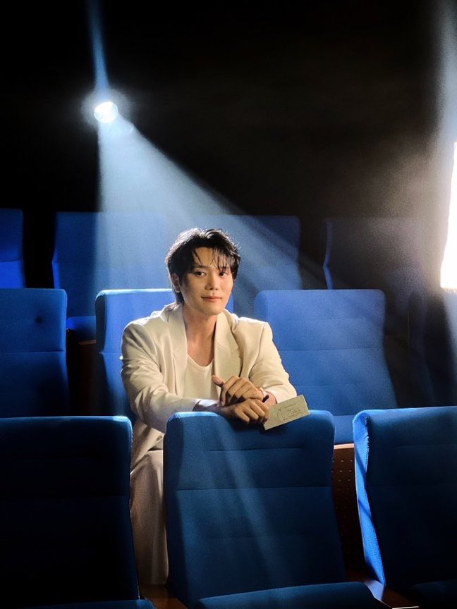 hs8rae's tweet photo. 아니잠만,   리터럴리 후광이, https://t.co/b9RYGc9lBm