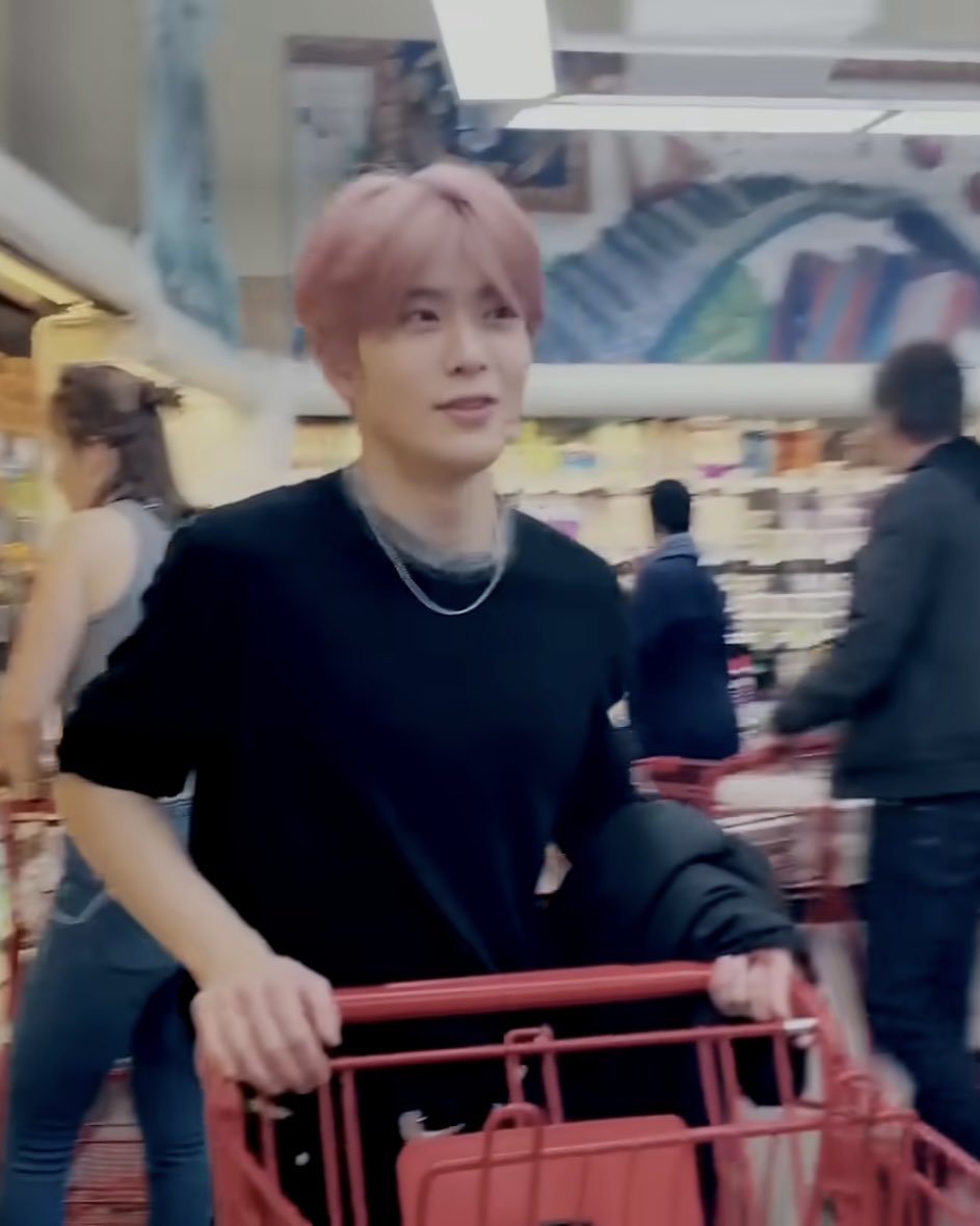 unojaehyun's tweet photo. jaehyun the designated push cart driver https://t.co/x52qkUEEB0