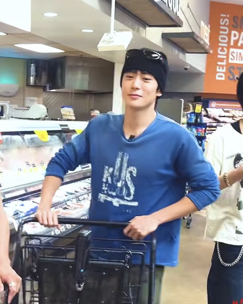 unojaehyun's tweet photo. jaehyun the designated push cart driver https://t.co/x52qkUEEB0