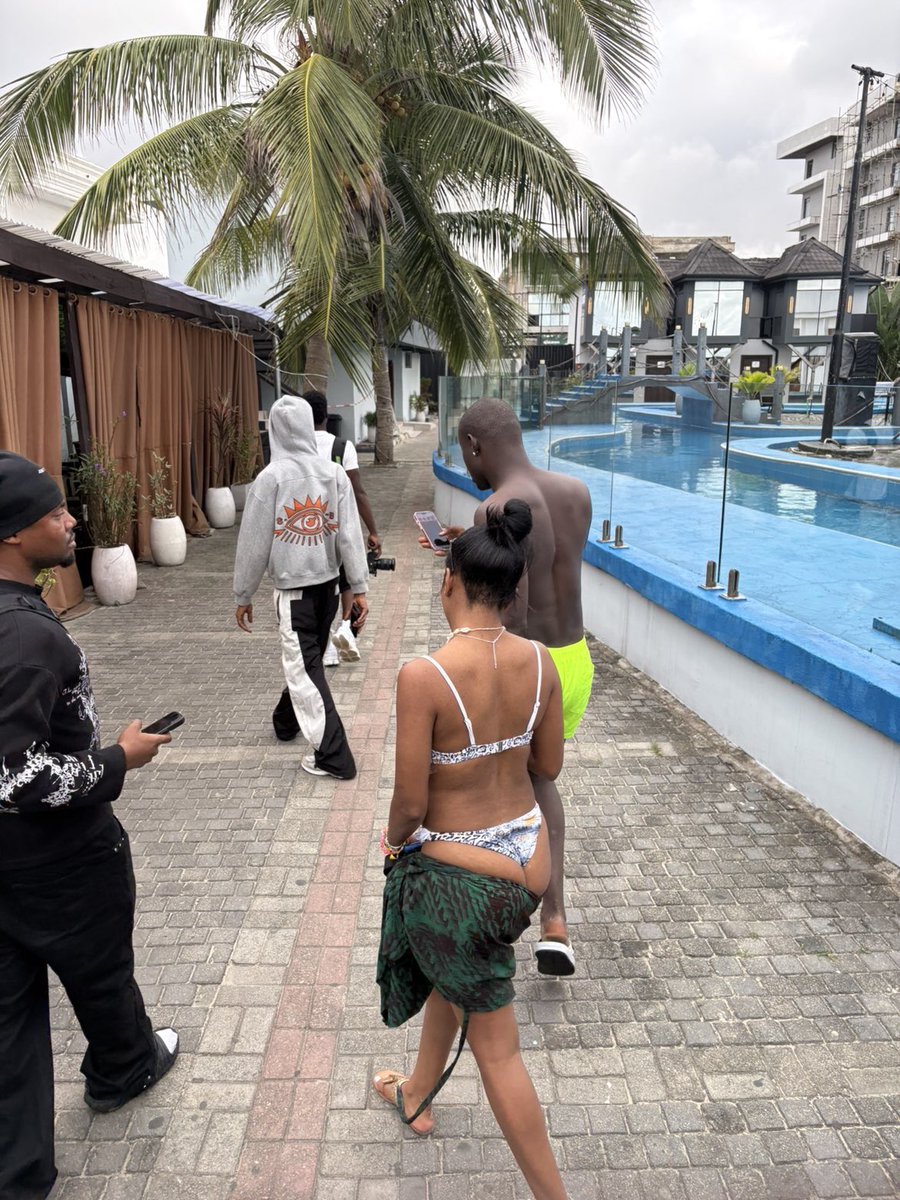 TigaBerri's tweet photo. Carterefe &amp; his Shayla ❤️💍☺️🌹. Clock it👌❤️.       Carterefe said my song made him fall in love back.   🎵: ( berri tiga x Rybeena - Clock it.   ). I think yall need to listen to that song and confirm !!☺️❤️💯💥 https://t.co/1Sjmjtg9Fr