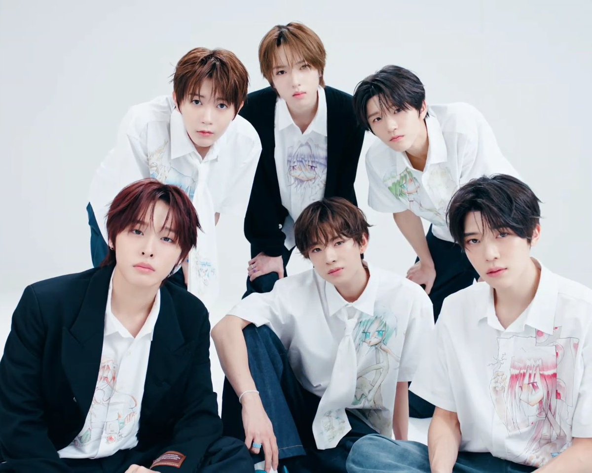 rikujjang's tweet photo. WISHIES LOOK SO GOOD 😭😭 (and those shirts!!!) https://t.co/X9NM395ySm