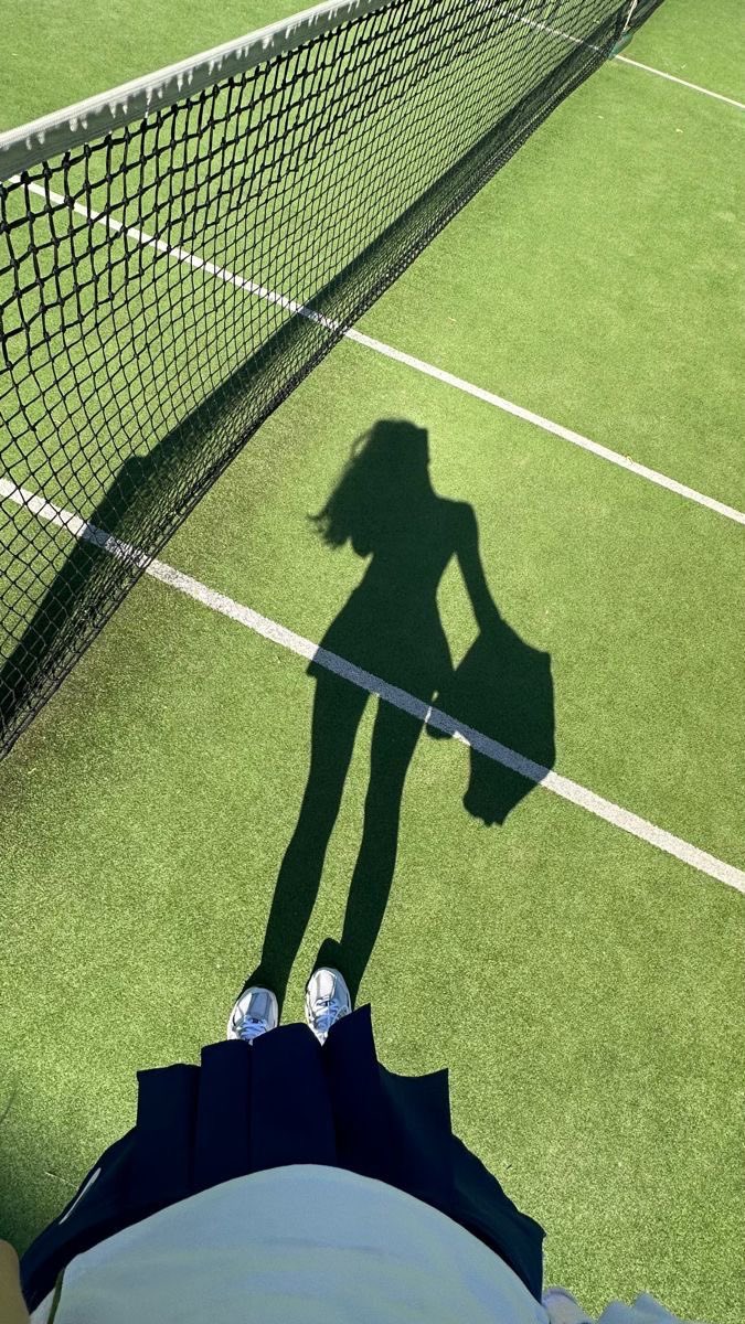 dirtyblondethin's tweet photo. skinny shadow https://t.co/kqkPytUg3M
