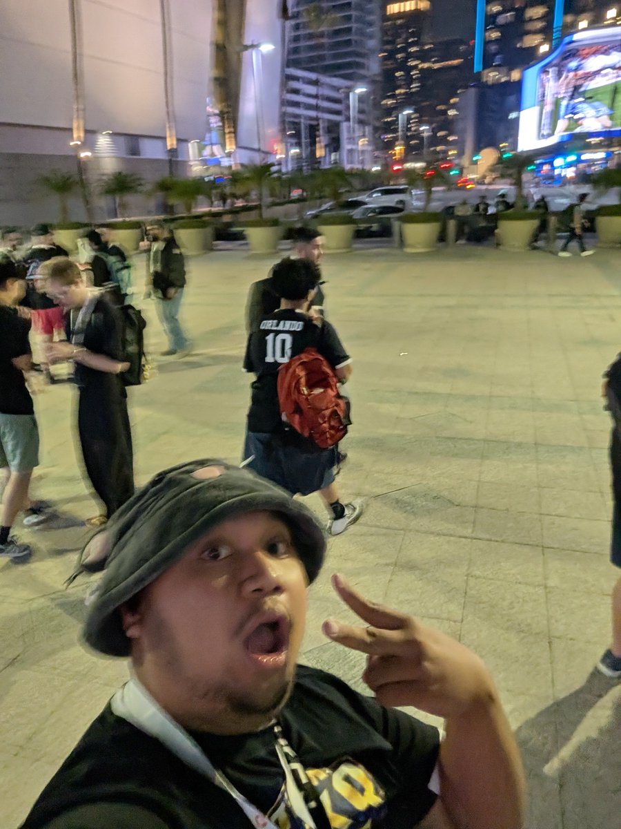 angelDmaster's tweet photo. 6-1-1 and made day 2 for #RQLA !!!
Will just do my best and enjoy whatevers left that I can lay on the floor today!! https://t.co/aOe7Gcsh2l