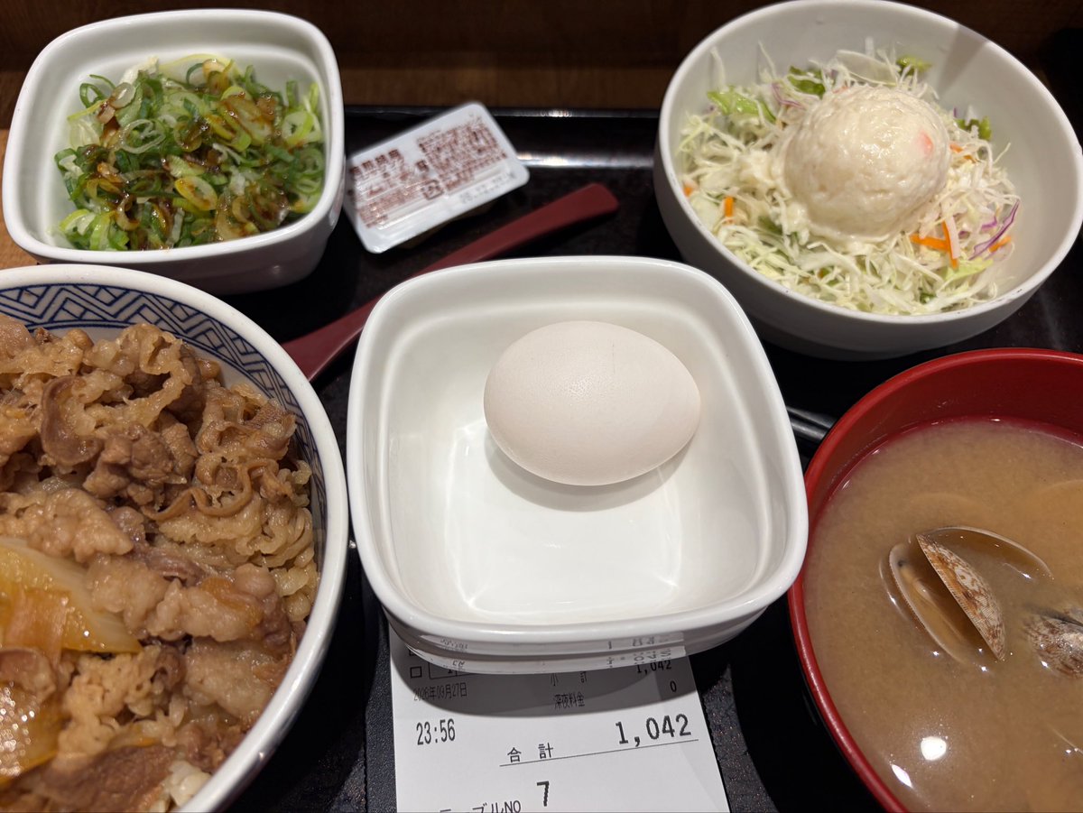 azel_dora's tweet photo. 久しぶりにこんな時間まで働いたわ
吉野家で腹ごしらえして、寝よう https://t.co/z1FtQuBicj