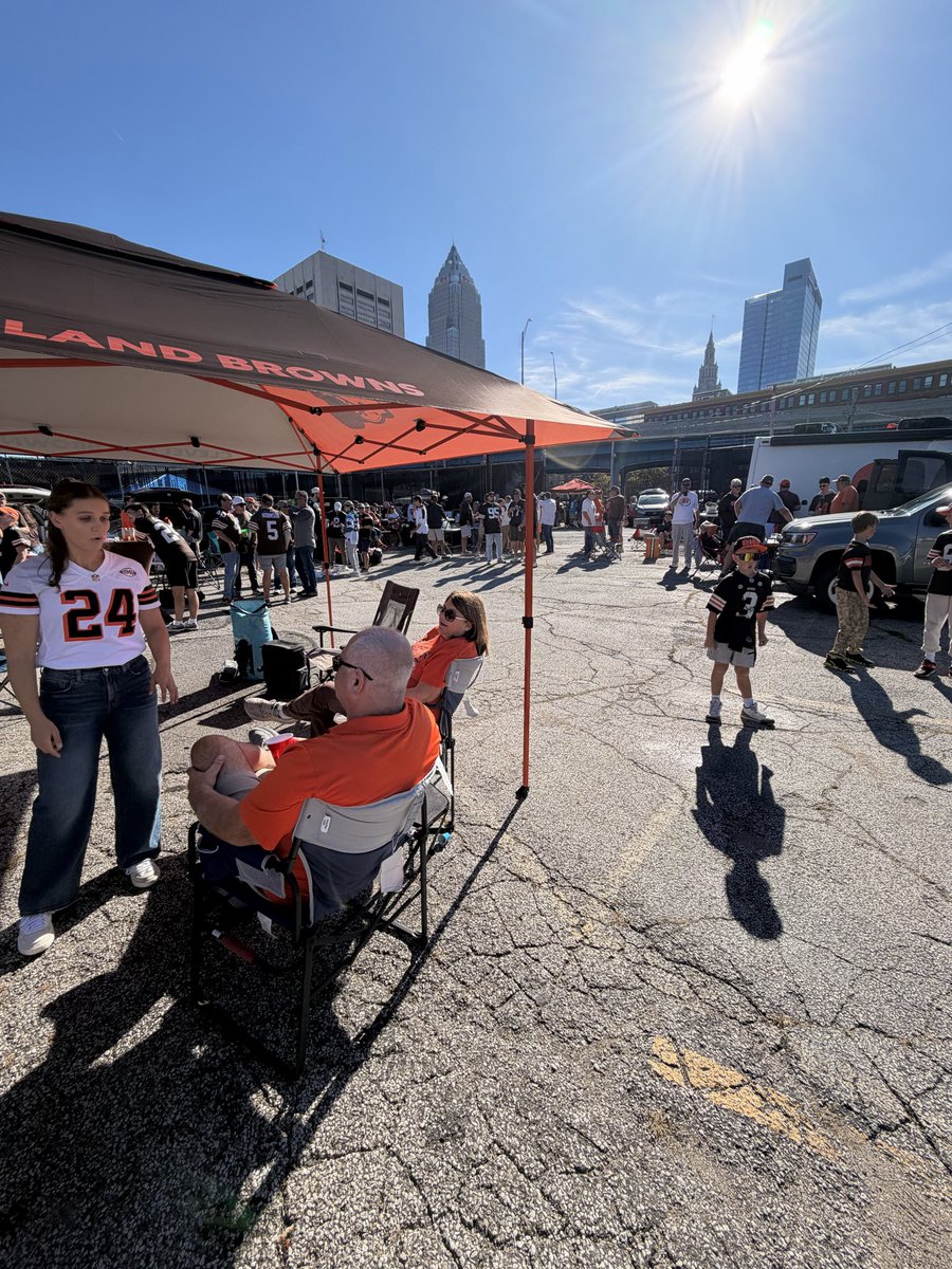 Cee_Dawg_'s tweet photo. #dawgpound https://t.co/XDkhGpB3Us